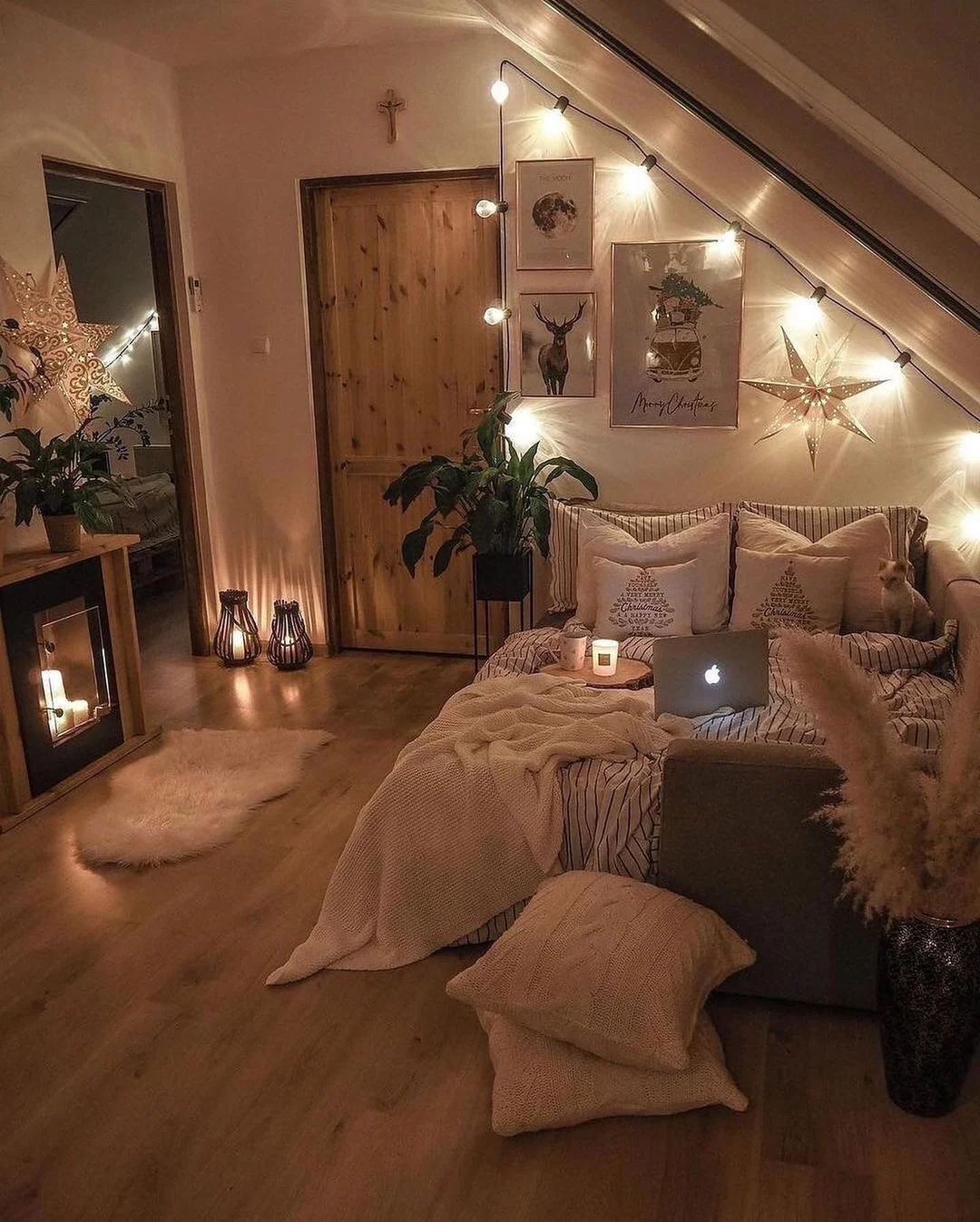 Cozy & Romantic Bachelor Pad Retreat (Temporary Holiday Edition?)