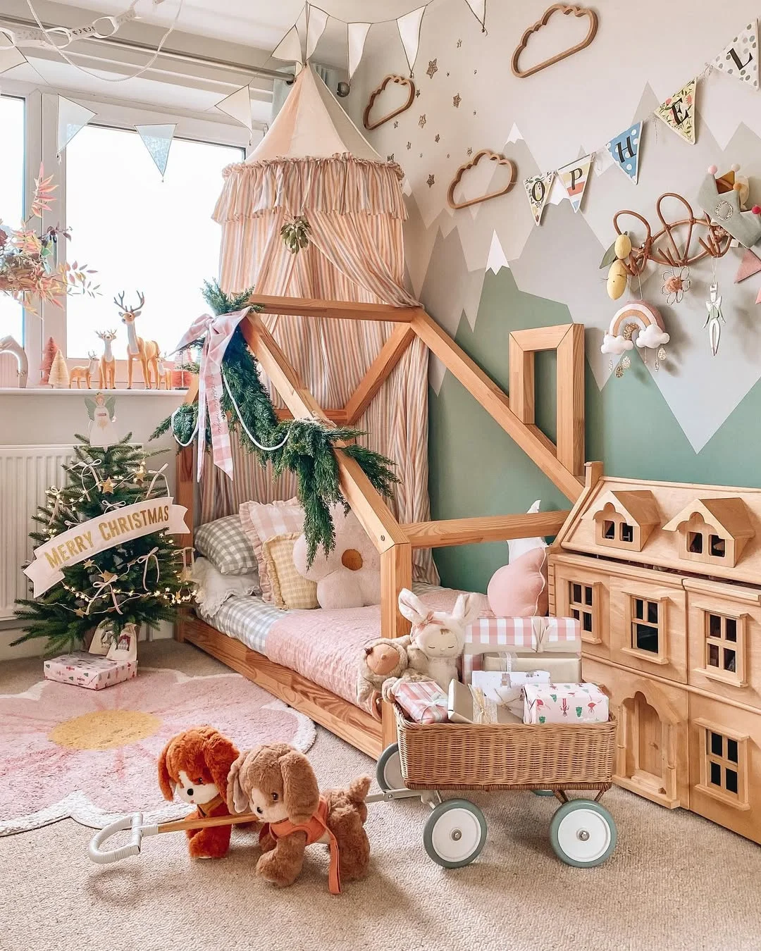 Ophelia's Cozy Christmas Bedroom